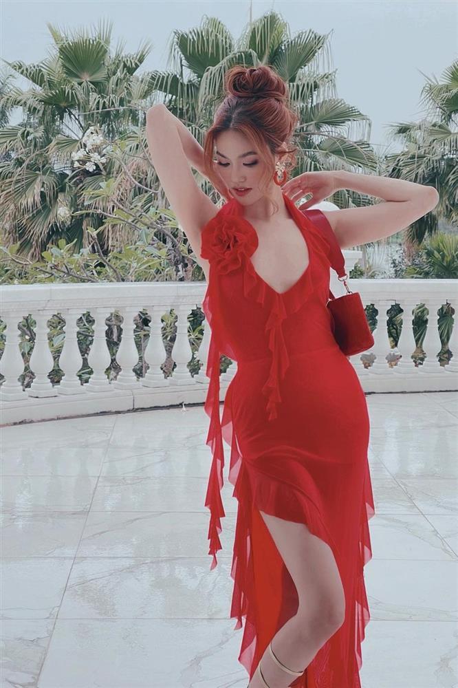 Kiểu đầm rách rưới mỏng dính được sao Việt lăng xê-9