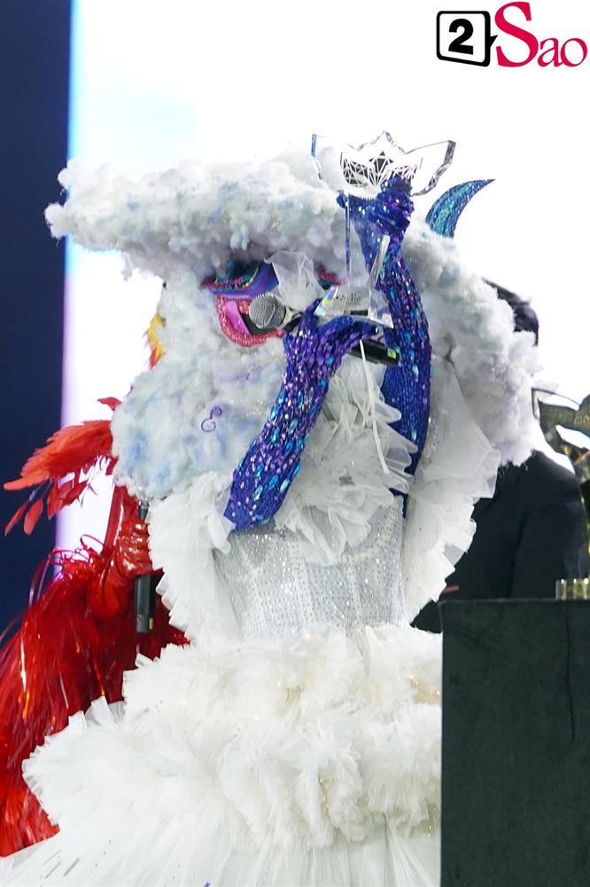 ‘Chơi lớn’ ở màn lộ diện, ‘Lady Mây’ Myra Trần tiếp tục hát ca khúc mới-3