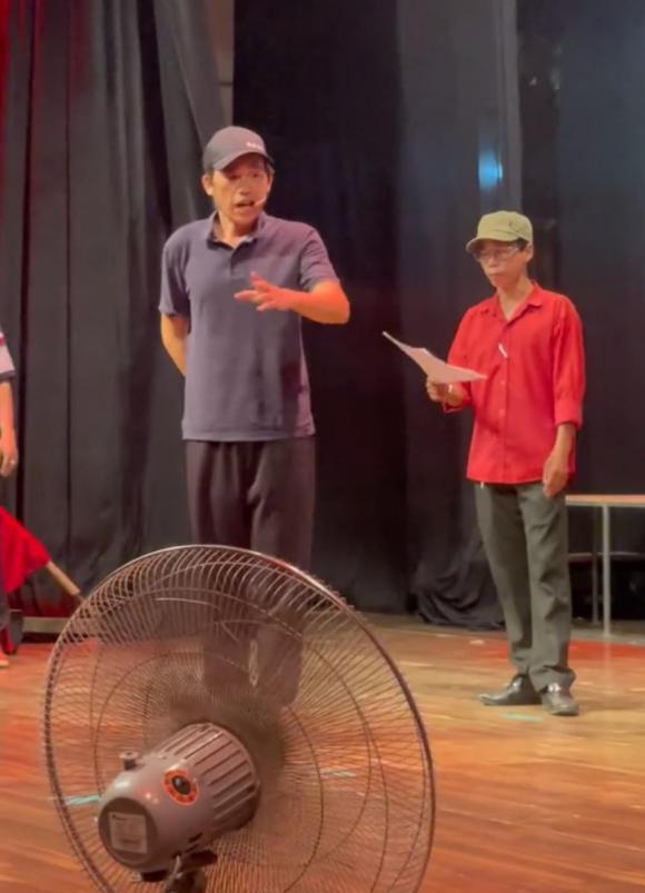 Hoài Linh tập tuồng với diện mạo trẻ trung bất ngờ-5