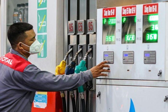 Giá xăng ngày mai có thể quay đầu giảm-1