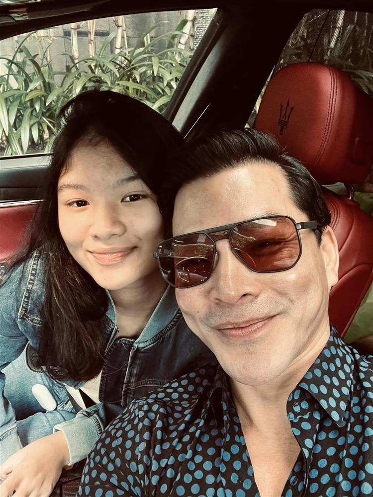 Con Trương Ngọc Ánh 14 tuổi cao ngang bố, gương mặt sao y-3