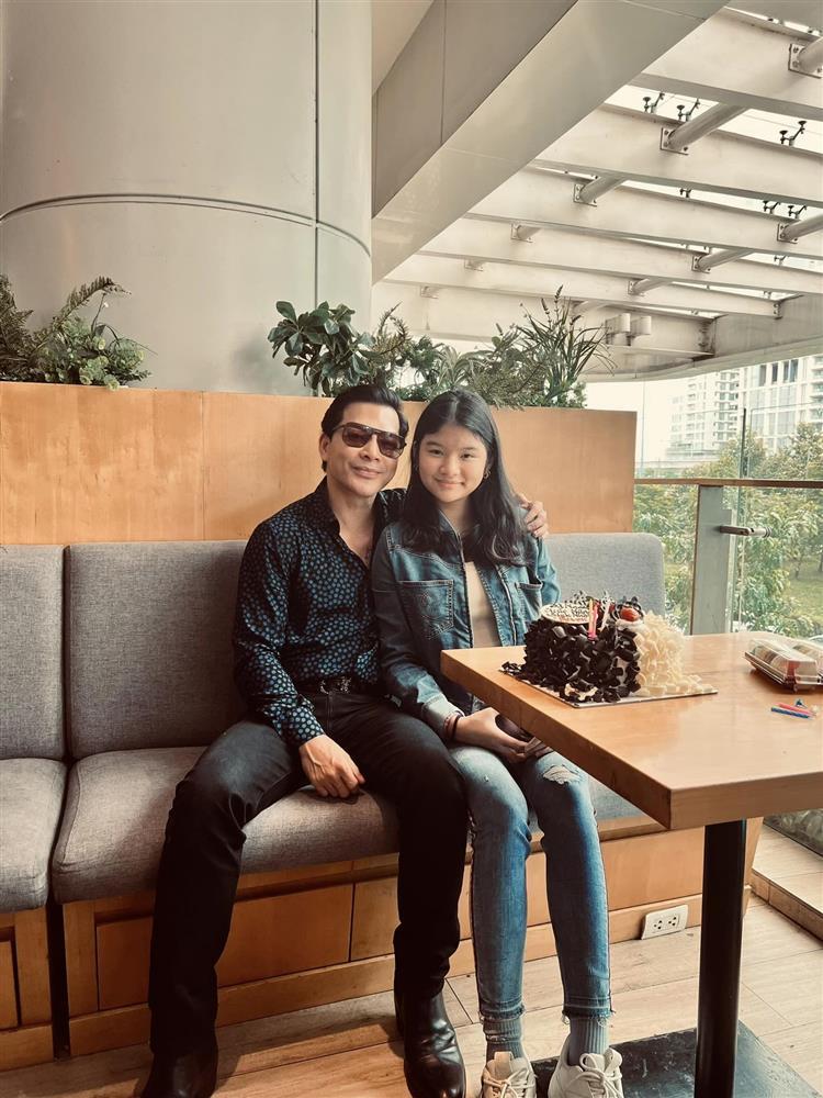 Con Trương Ngọc Ánh 14 tuổi cao ngang bố, gương mặt sao y-4