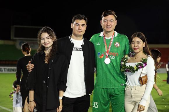 Đặng Văn Lâm lần đầu khoe ảnh bên bồ hơn tuổi sau 4 năm hẹn hò-1