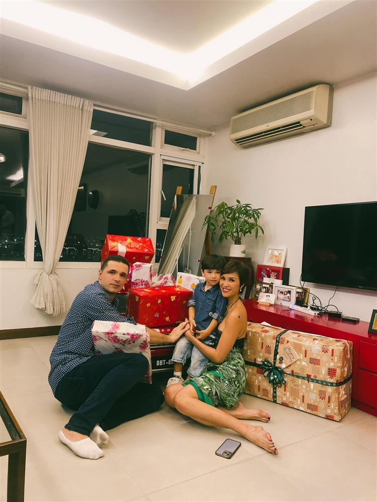 Tin showbiz Việt ngày 20/11: Bà bầu Mâu Thủy khoe sắc đáng mơ ước-11