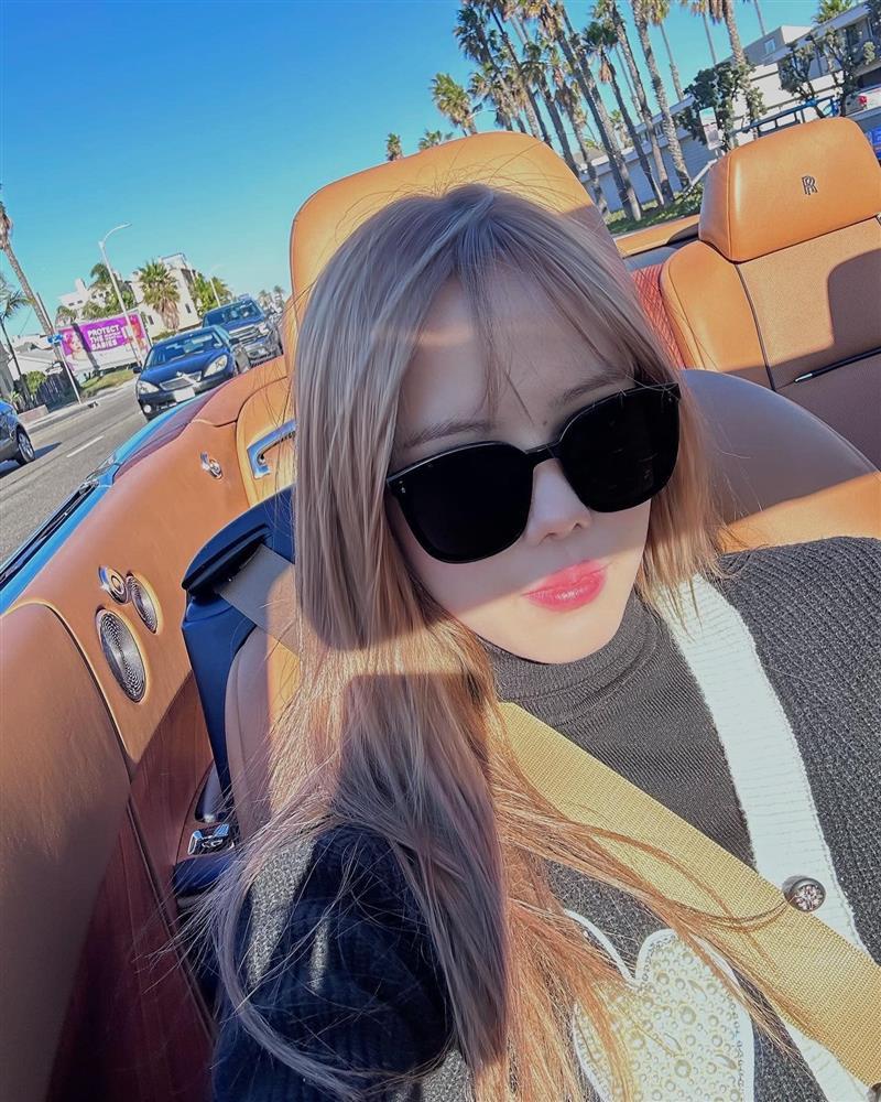 Tin showbiz Việt ngày 20/11: Bà bầu Mâu Thủy khoe sắc đáng mơ ước-6