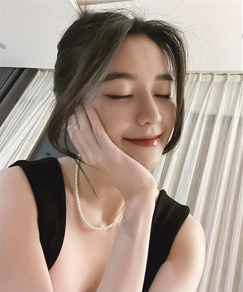 Tin showbiz Việt ngày 20/11: Bà bầu Mâu Thủy khoe sắc đáng mơ ước-7