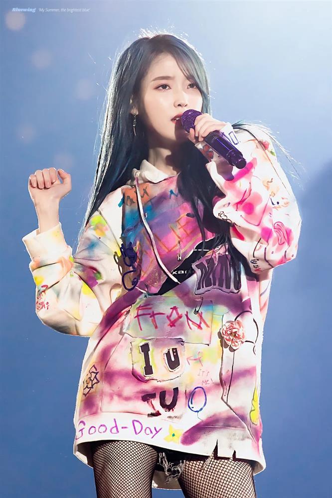 Học dàn sao Kbiz mix đồ với hoodie siêu chất-4