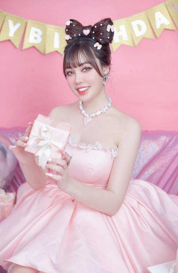 Âu Hà My khoe trang điểm đậm, nhan sắc bị ví như búp bê sống-2