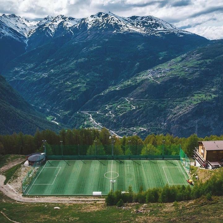 Mê mẩn ngắm 7 sân vận động độc đáo và kỳ vĩ nhất thế giới-1