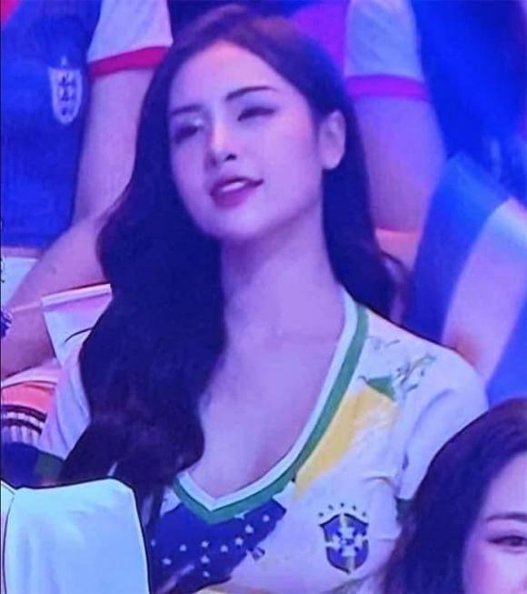 Cao Thu Trang mặc áo Brazil gây sốt ở Nóng Cùng World Cup - 2sao