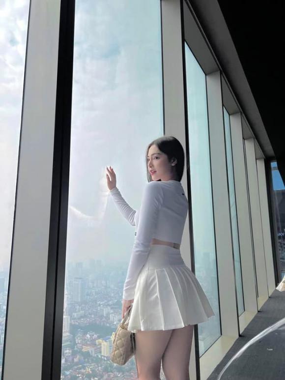 Danh tính hot girl mặc áo Brazil gây sốt ở Nóng Cùng World Cup-8