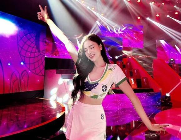 Gái xinh bình luận World Cup tấu hài, BLV vội vàng chữa cháy hộ-3