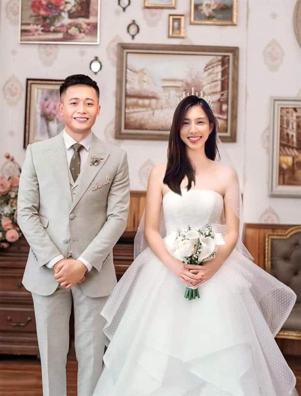 Thùy Tiên và Quang Linh Vlog gây cười với cảnh xem thiệp cưới-5