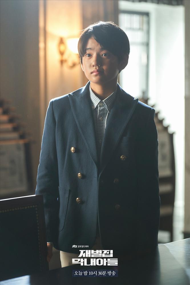 Diễn viên nhí đóng vai Song Joong Ki còn giống hơn chính chủ-1