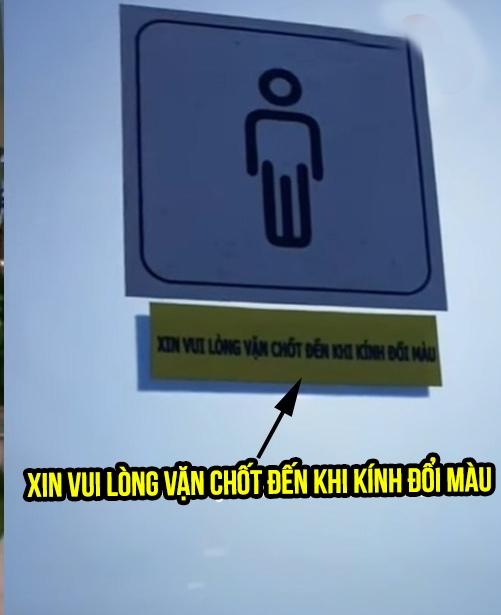 Đi WC không đọc hướng dẫn, thanh niên phơi bàn tọa giữa công viên-2