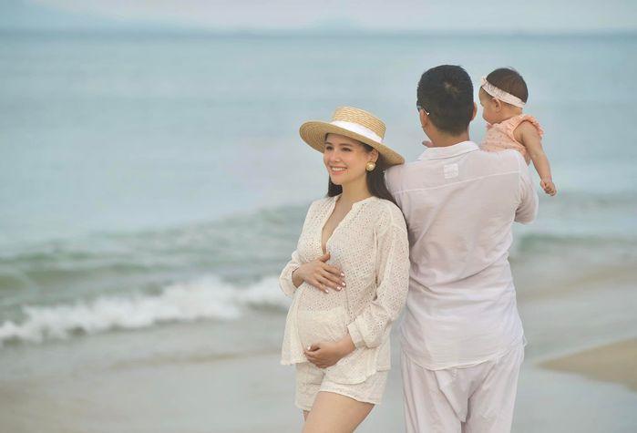 Phanh Lee lấy đại gia vẫn tiết kiệm, cho con trai mặc lại đồ cũ của chị-9