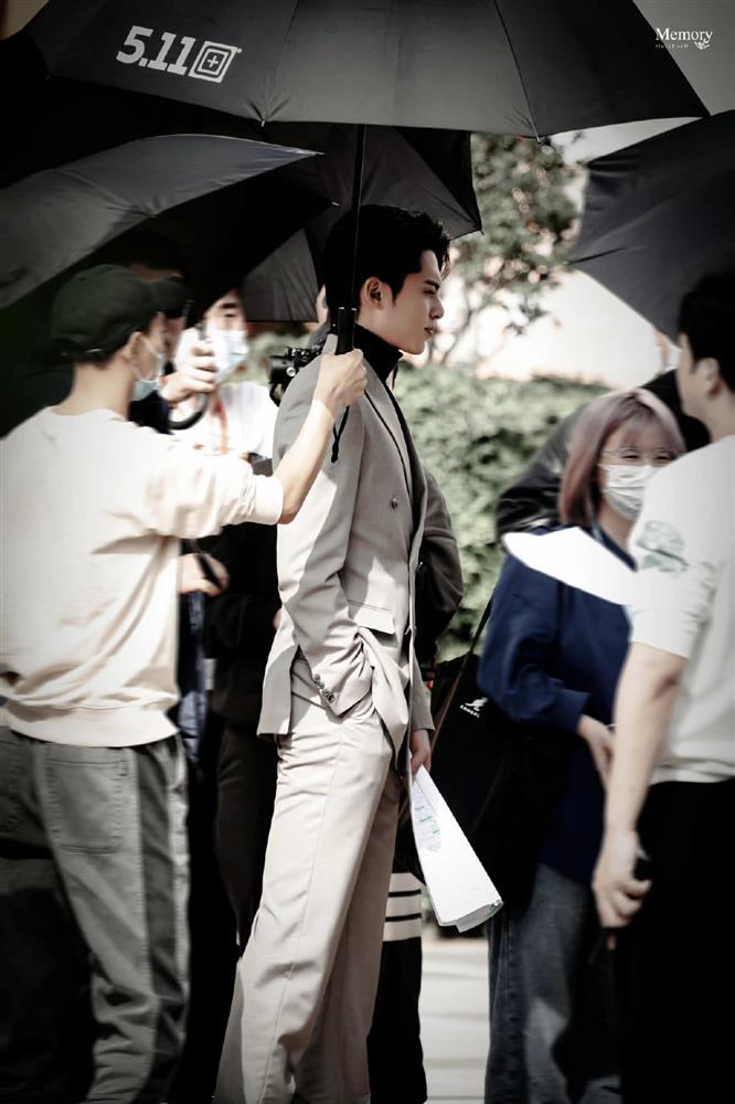 Vương Hạc Đệ chết khiếp khi bị fan cuồng tỏ tình-5