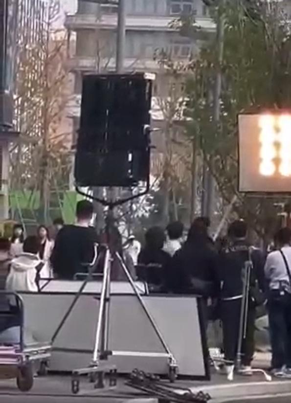 Vương Hạc Đệ chết khiếp khi bị fan cuồng tỏ tình-2