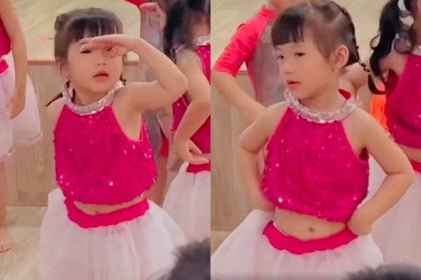 Con gái JustaTee múa mừng 20/11 mà tưởng đang diễn hài-2