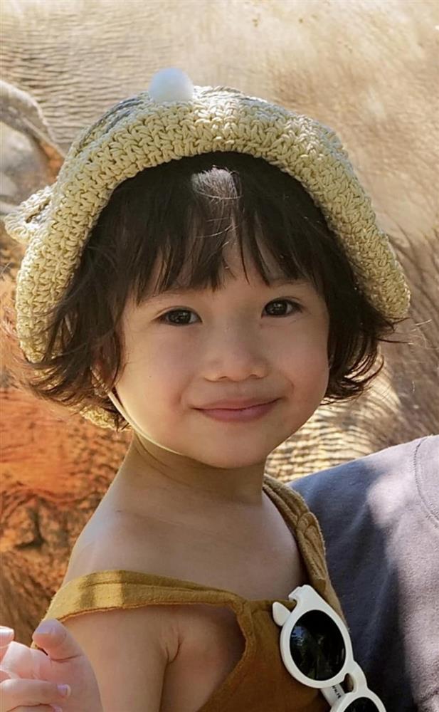 Con gái JustaTee múa mừng 20/11 mà tưởng đang diễn hài-5