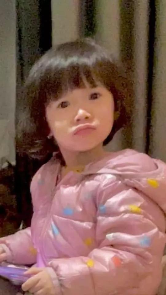 Con gái JustaTee múa mừng 20/11 mà tưởng đang diễn hài-7