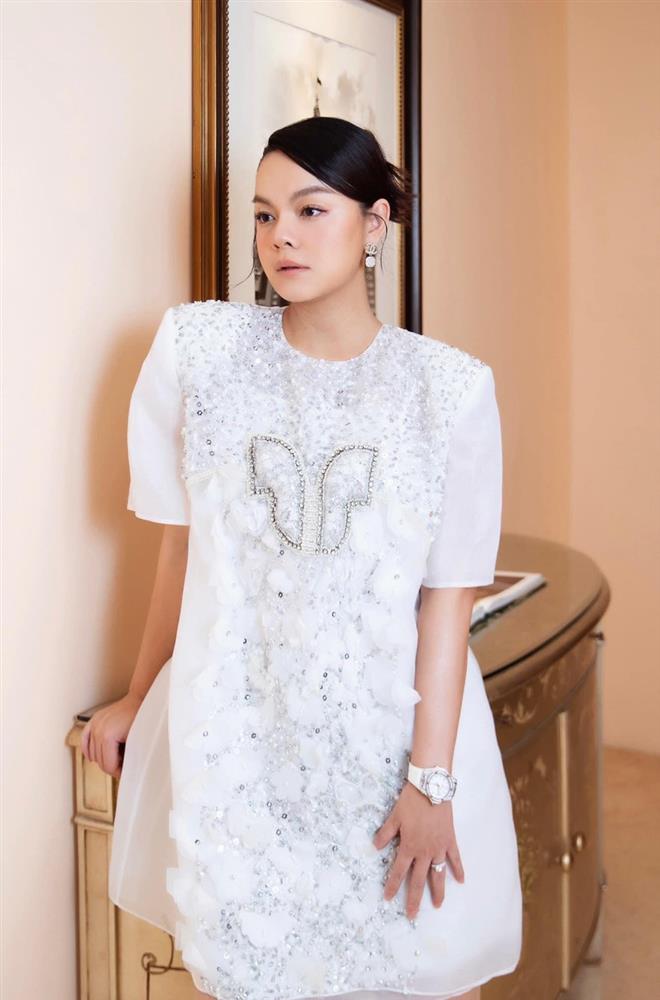 Phạm Quỳnh Anh hở bạo sau 4 tháng kín như bưng hậu sinh con-8