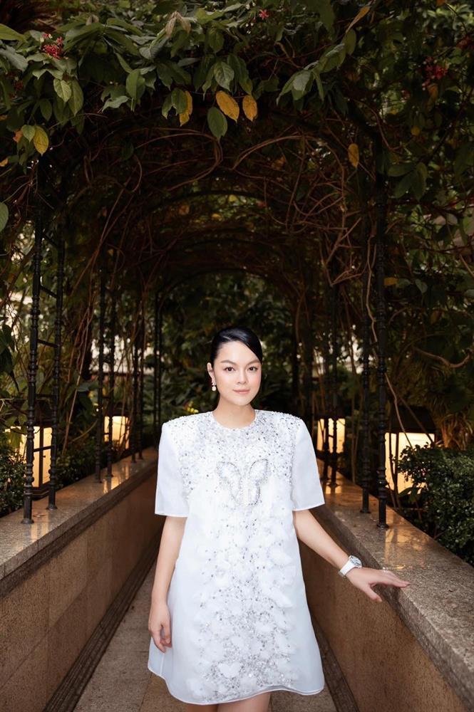 Phạm Quỳnh Anh hở bạo sau 4 tháng kín như bưng hậu sinh con-9