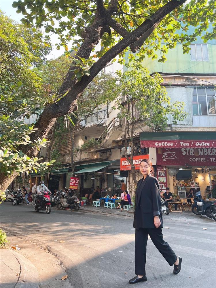 Phạm Quỳnh Anh hở bạo sau 4 tháng kín như bưng hậu sinh con-10