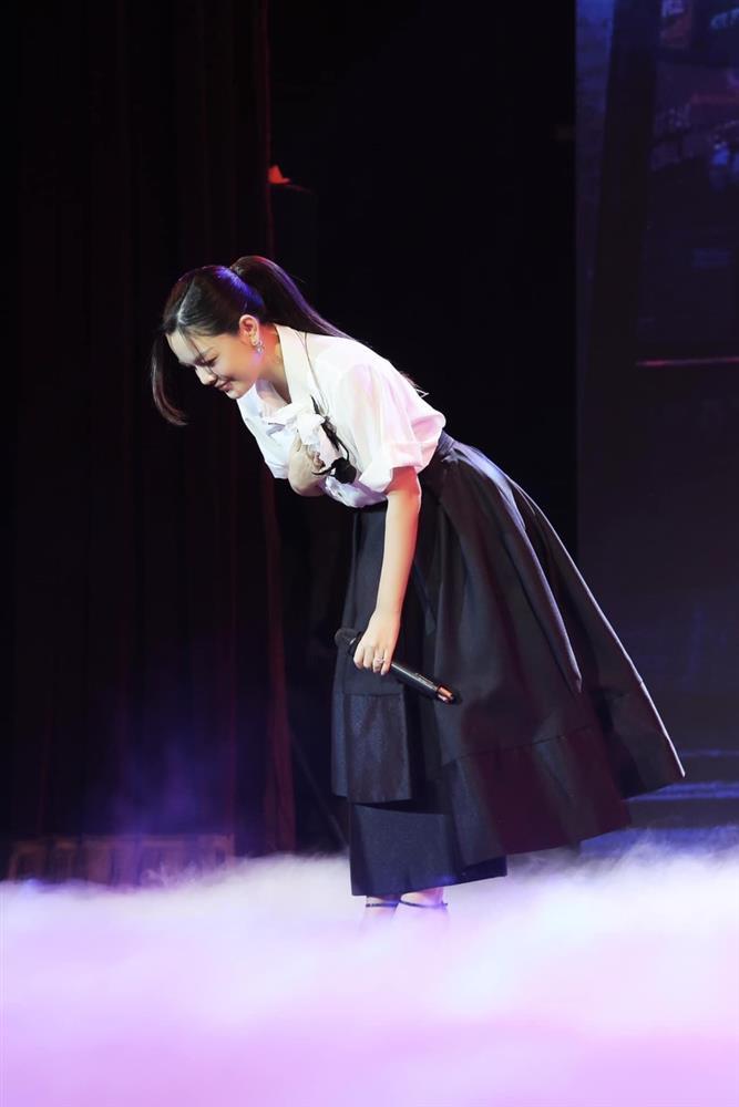 Phạm Quỳnh Anh hở bạo sau 4 tháng kín như bưng hậu sinh con-13