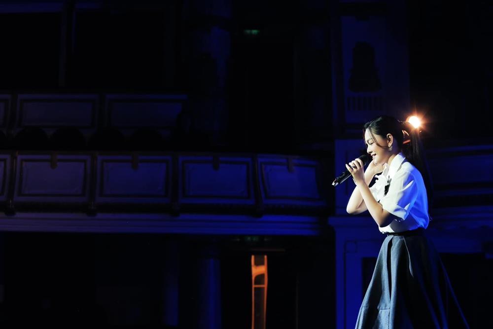 Phạm Quỳnh Anh hở bạo sau 4 tháng kín như bưng hậu sinh con-14