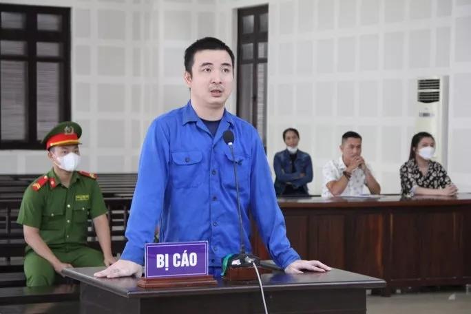 Điên cuồng lái xe tông vợ cũ và tình địch, chồng lĩnh 21 năm tù-1