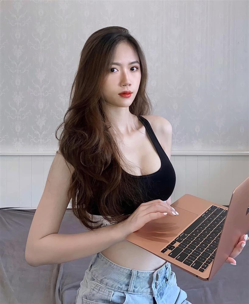 BLV Tạ Biên Cương gây chú ý đứng cạnh hot girl da trắng như tuyết-7