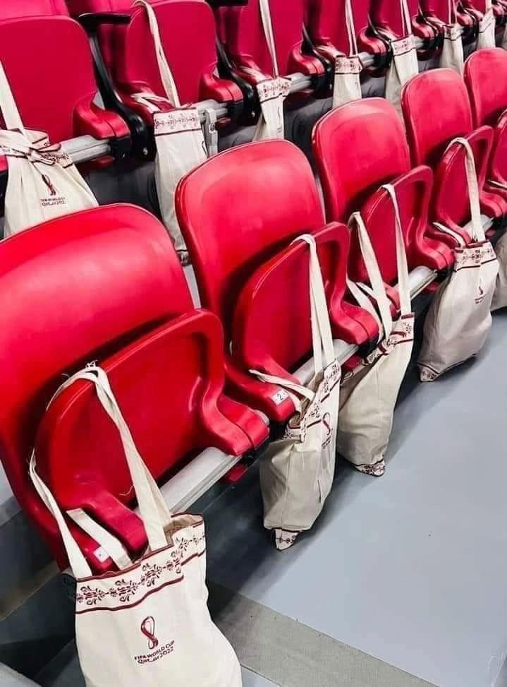 Phát sốt túi quà xịn sò tặng khán giả đến xem World Cup ở Qatar-4