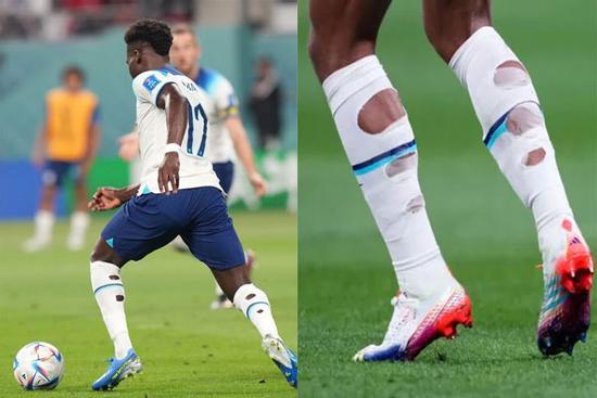 Lý do bất ngờ cầu thủ Anh đi tất rách ra sân thi đấu 'World Cup'