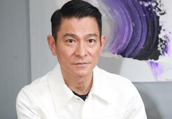 Sự giản dị của Lưu Đức Hoa-1