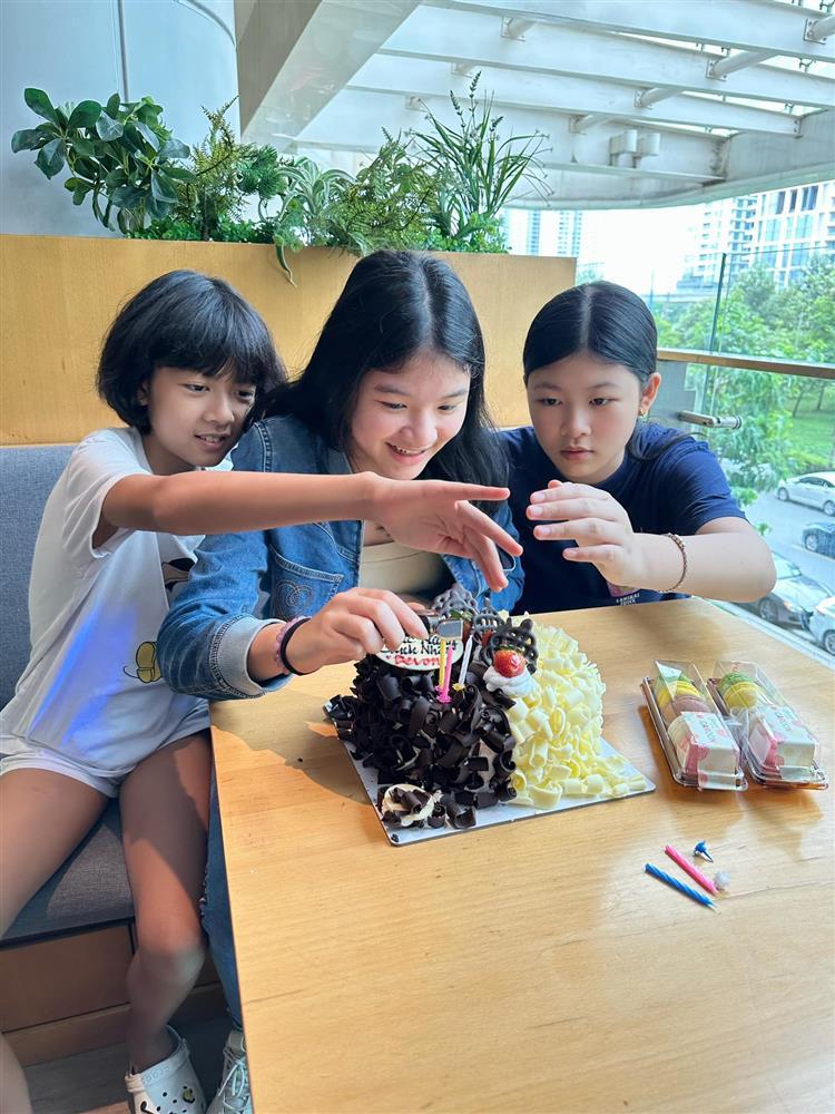 Trần Bảo Sơn hội ngộ mẹ vợ cũ ngày sinh nhật con gái-5