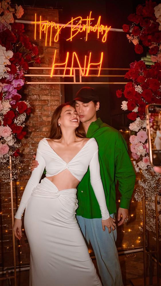 Hà Hồ khoe quà sinh nhật khủng, tình tứ với bạn hơn cả Kim Lý-3