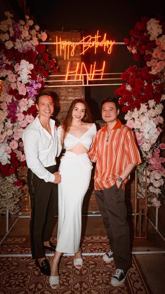 Hà Hồ khoe quà sinh nhật khủng, tình tứ với bạn hơn cả Kim Lý-4
