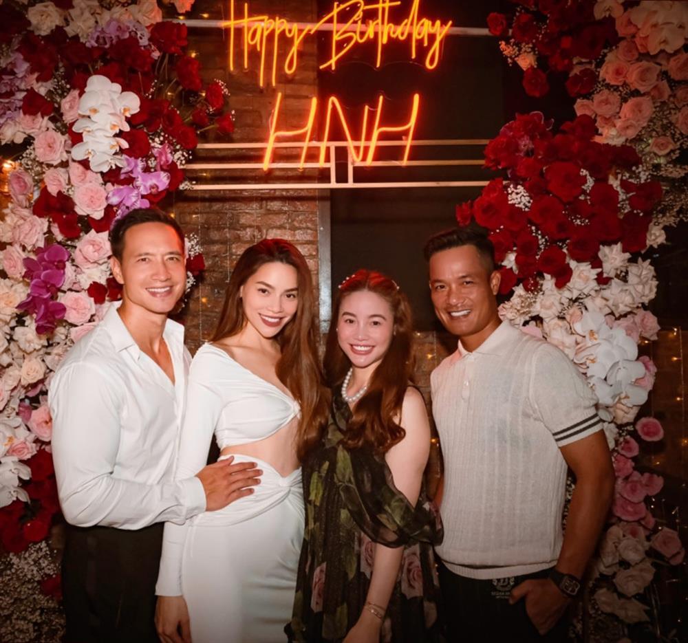 Hà Hồ khoe quà sinh nhật khủng, tình tứ với bạn hơn cả Kim Lý-2