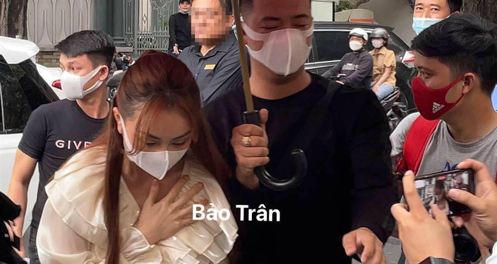 Trang Nemo mệt mỏi, đến tòa nghe tuyên án sau vụ hành hung-1