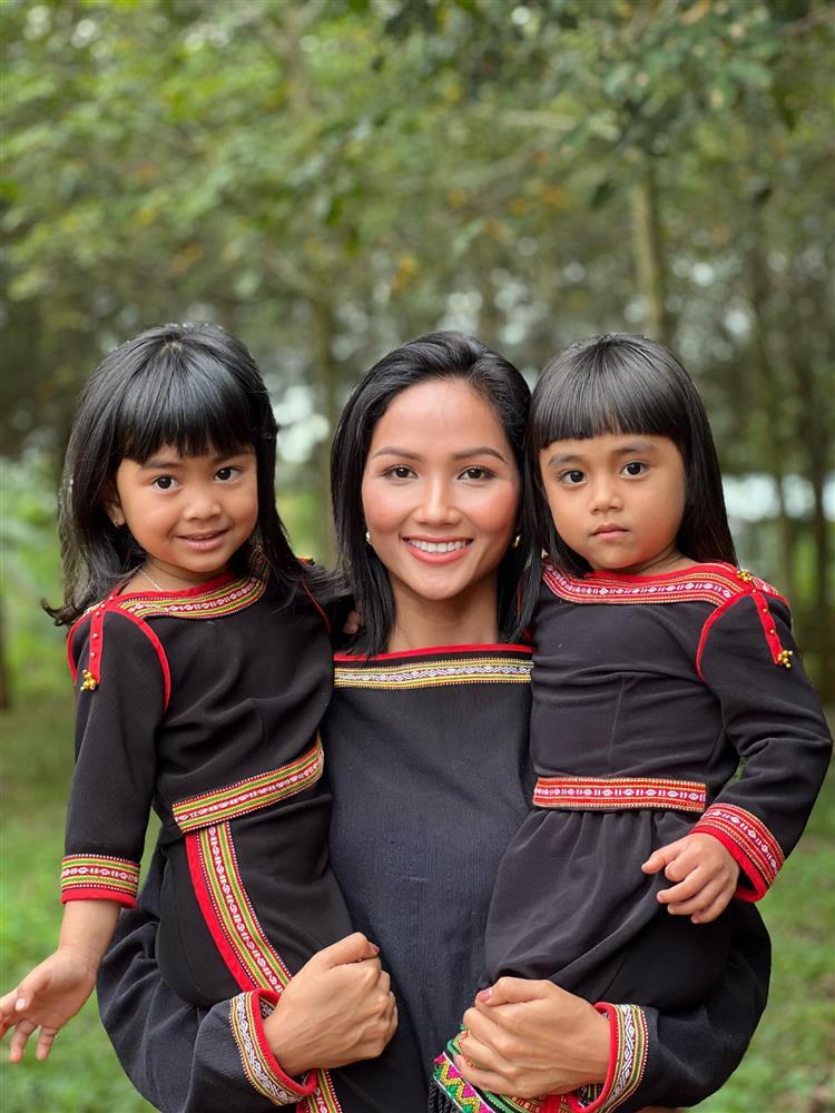 Tin showbiz Việt ngày 22/11: Đỗ Mỹ Linh trêu chọc hôn phu Ngọc Hân-6