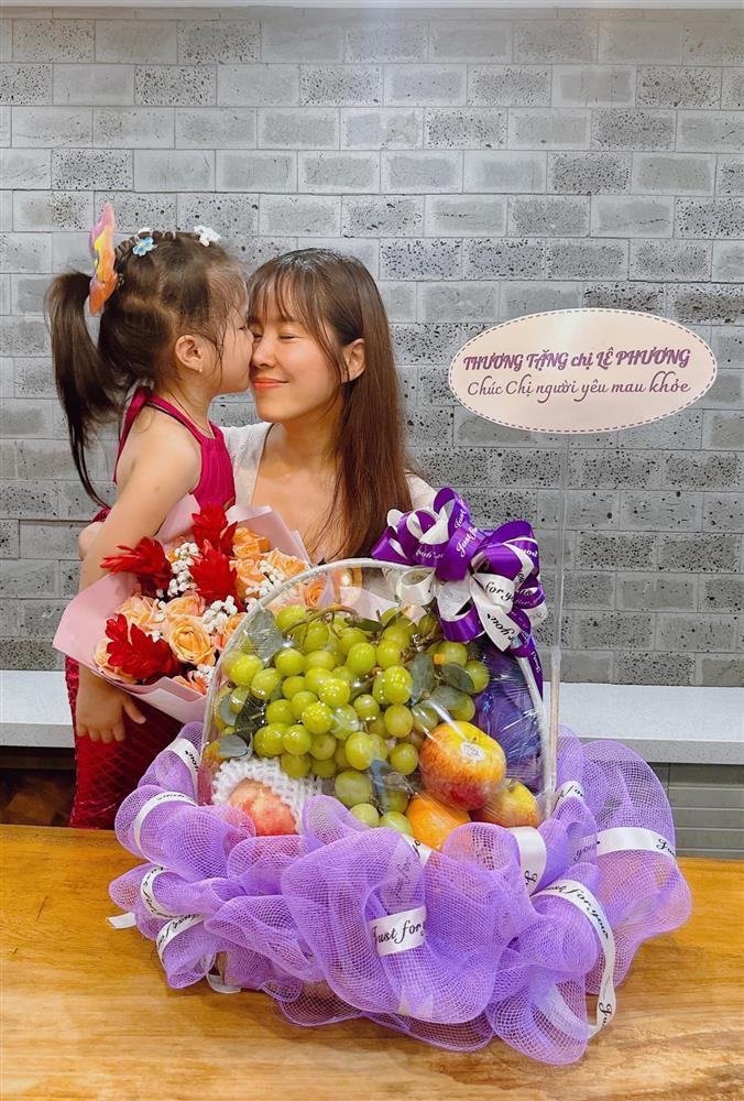 Tin showbiz Việt ngày 22/11: Đỗ Mỹ Linh trêu chọc hôn phu Ngọc Hân-8