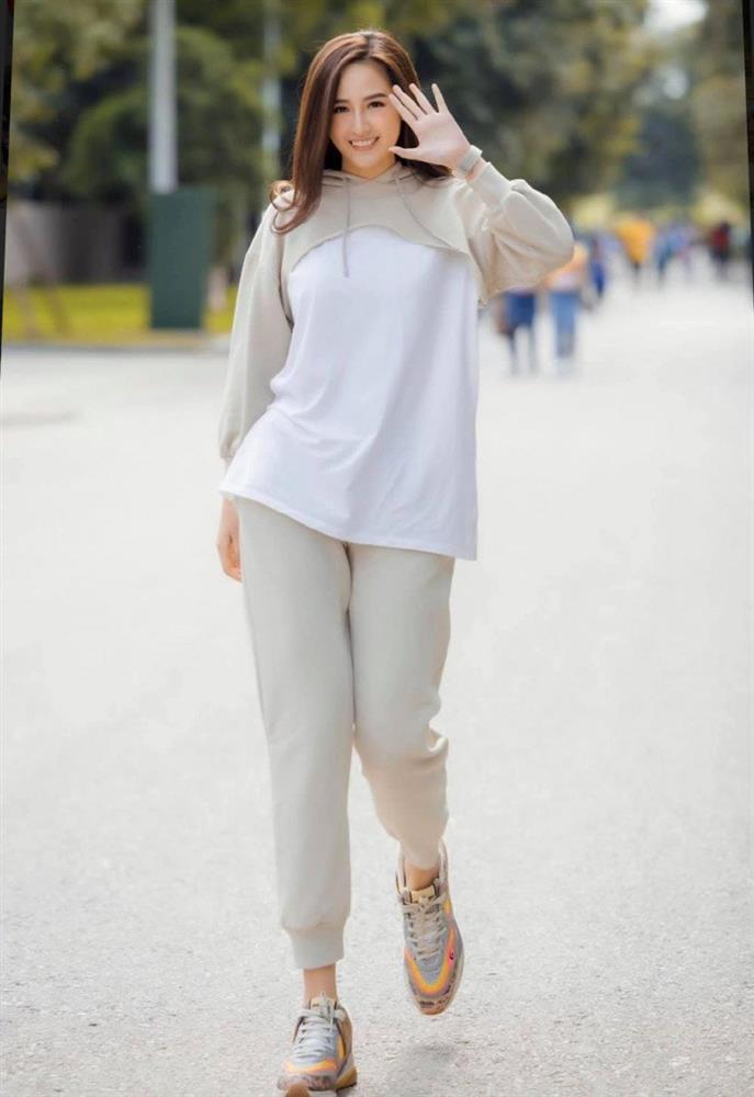 Mai Phương Thúy tinh tế sau nhiều pha lên đồ chạy phản cảm-14