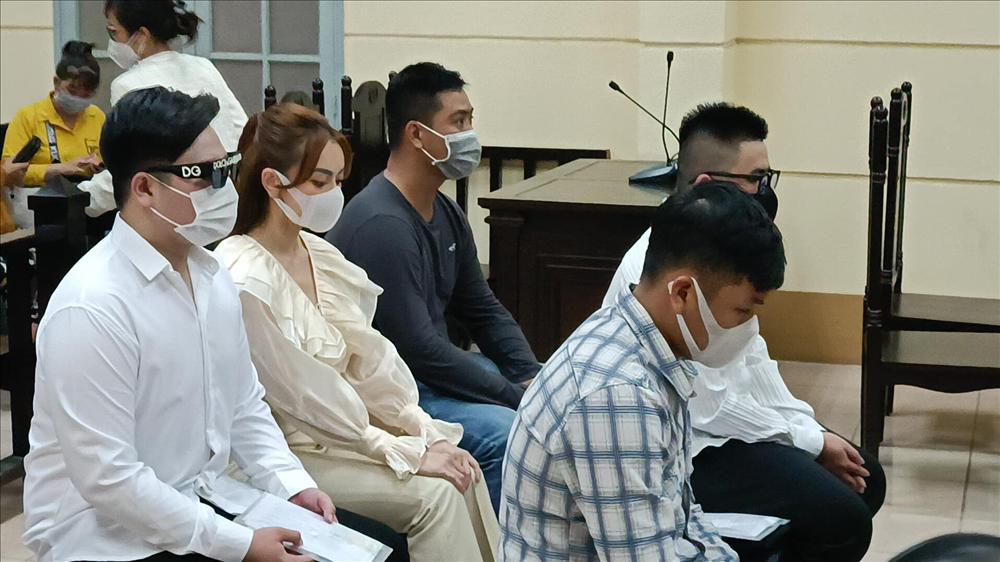 Trang Nemo và đồng phạm ra tòa vẫn dát hàng hiệu-2