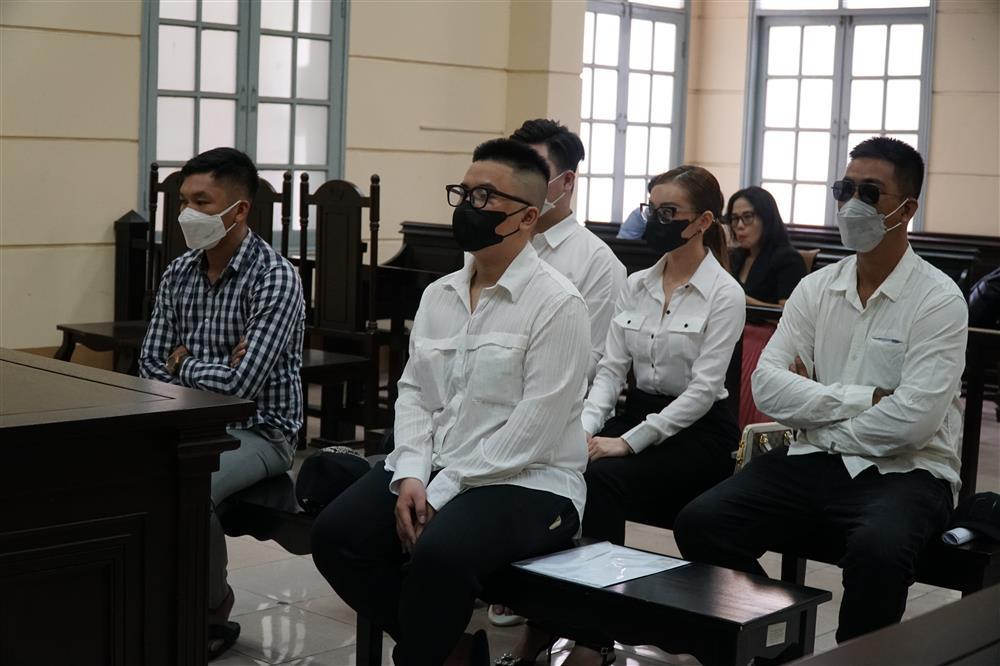 Trang Nemo và đồng phạm ra tòa vẫn dát hàng hiệu-4