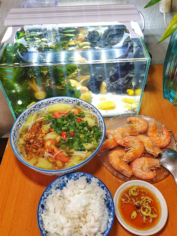 Mâm cơm độc thân đâu ra đó của chàng trai trẻ xa quê-5