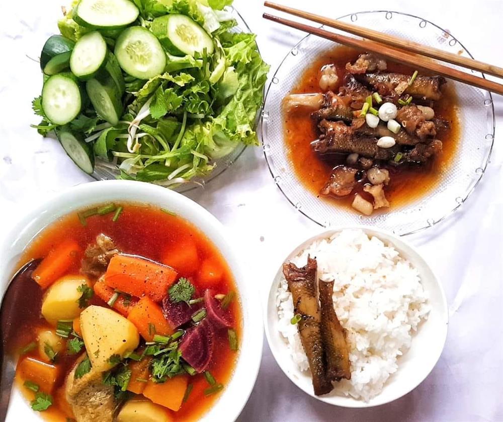 Mâm cơm độc thân đâu ra đó của chàng trai trẻ xa quê-6