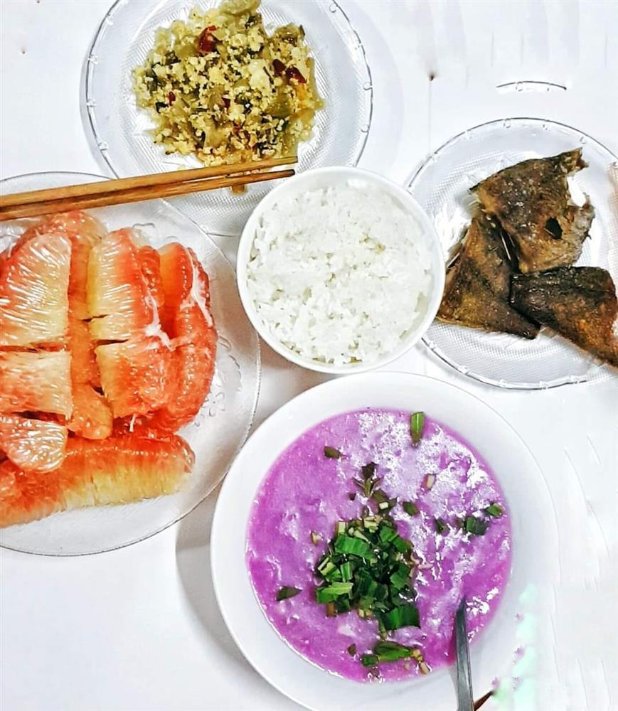 Mâm cơm độc thân đâu ra đó của chàng trai trẻ xa quê-8