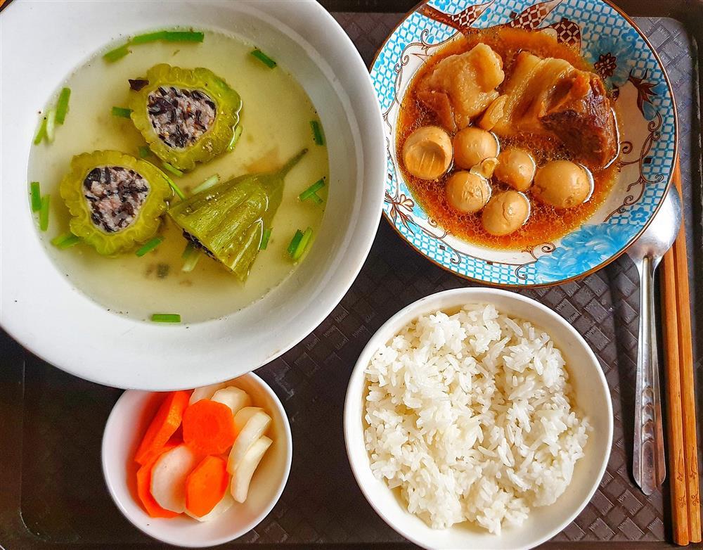 Mâm cơm độc thân đâu ra đó của chàng trai trẻ xa quê-12