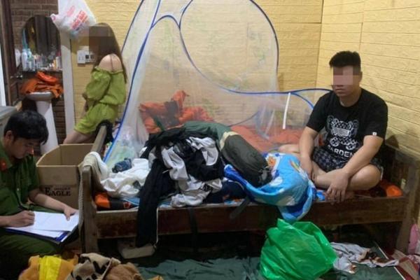 CĐV Qatar phẫn nộ vì đội nhà bị loại sớm-3